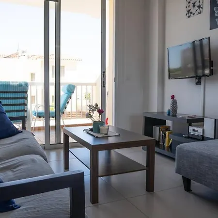 Sea-inspired Two Br - Malama Beach Apartment *
