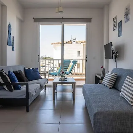 Sea-inspired Two Br - Malama Beach *